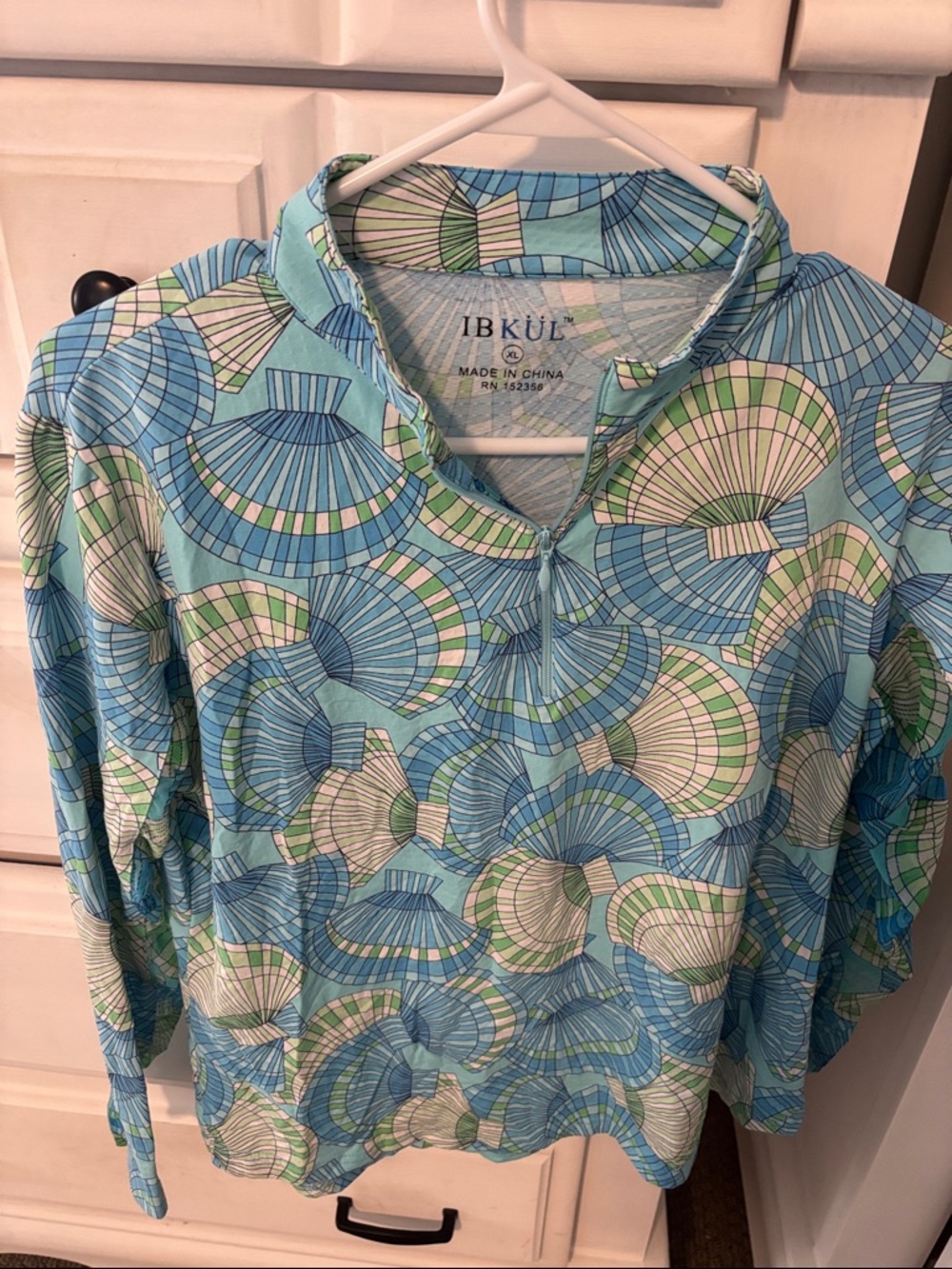 IBKUL Blue & Green Fan-Print Quarter-Zip Top